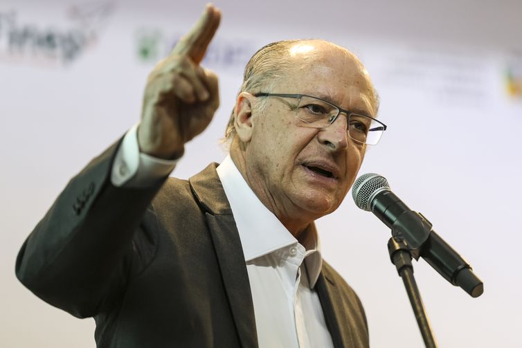 Alckmin diz que carga tributária não aumentou no governo Lula