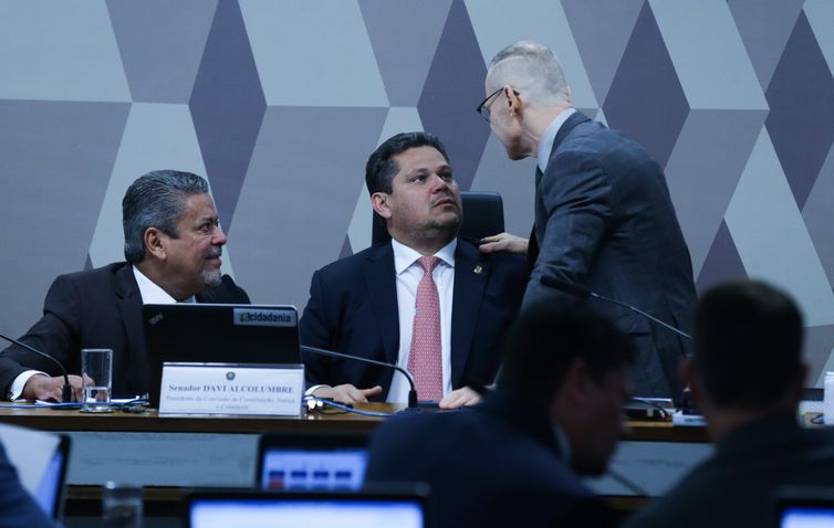 PEC que anistia partidos só deve ser votada em agosto no Senado