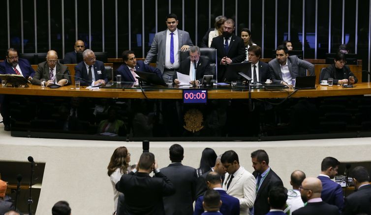 Em semana da segurança, Câmara aprova novo tipo de prisão em flagrante