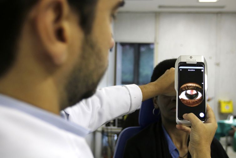 Realização de exames de retina no SUS cresce quase 50% desde 2019