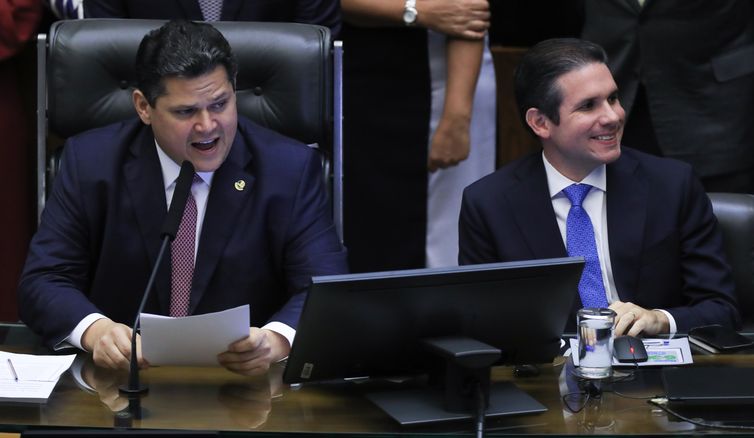 Alcolumbre: decisões do STF devem ser respeitadas, mas sem cerceamento