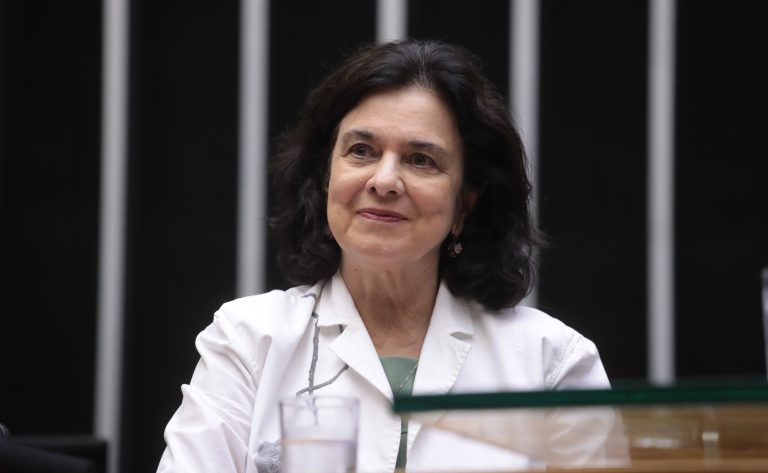 Deputados fazem elogios e críticas à gestão de Nísia Trindade no Ministério da Saúde