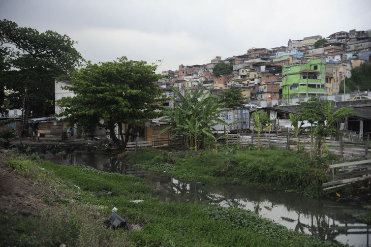 Estudo genético na Maré mostra evolução da covid-19 com impacto global