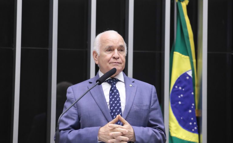 Gilberto Nascimento é eleito presidente da Frente Parlamentar Evangélica