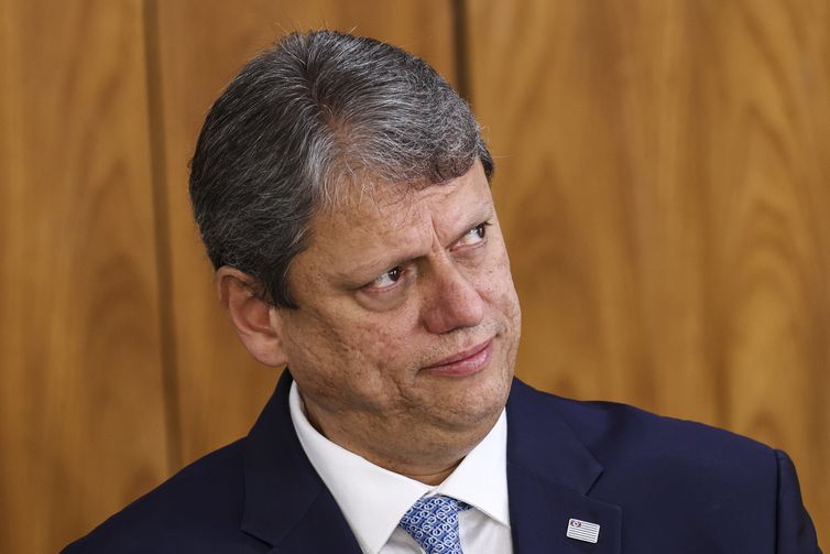 Moraes arquiva pedido para incluir Tarcísio em inquérito do golpe