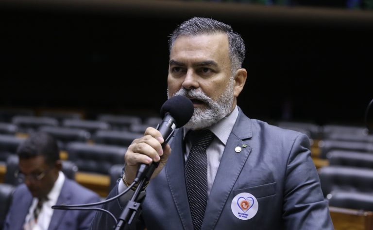 Projeto prevê concessão de medidas protetivas para médicos que sofrem ameaças