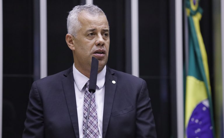 Projeto transfere para estados a competência para regularizar terras de reforma agrária