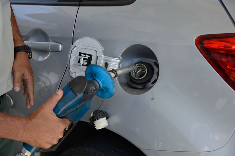 Inalação do vapor de gasolina causa câncer e ameaça frentistas