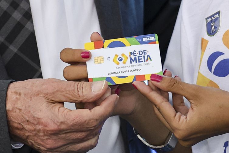 Pé-de-meia: nascidos em janeiro e fevereiro recebem nesta segunda