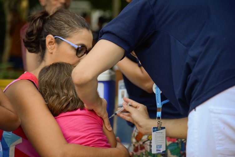 Prefeitura do Rio retomará vacinação nas escolas nesta quarta-feira