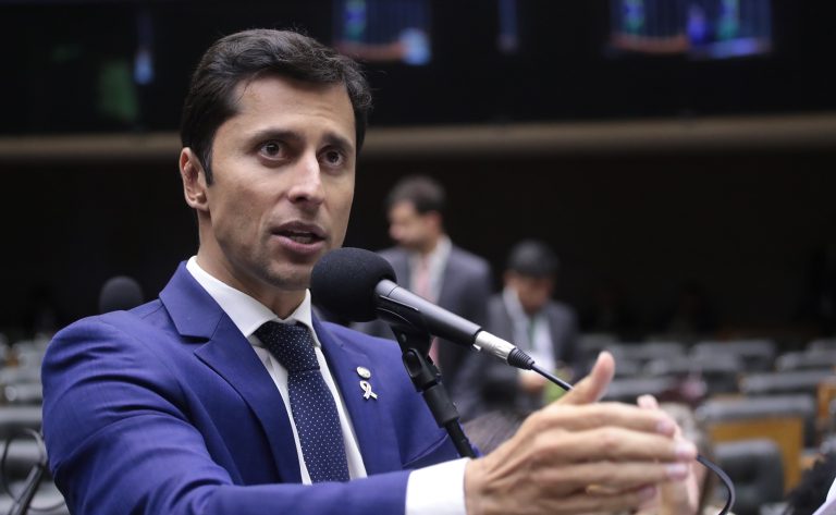 Projeto cria política para assegurar assistência a famílias atípicas