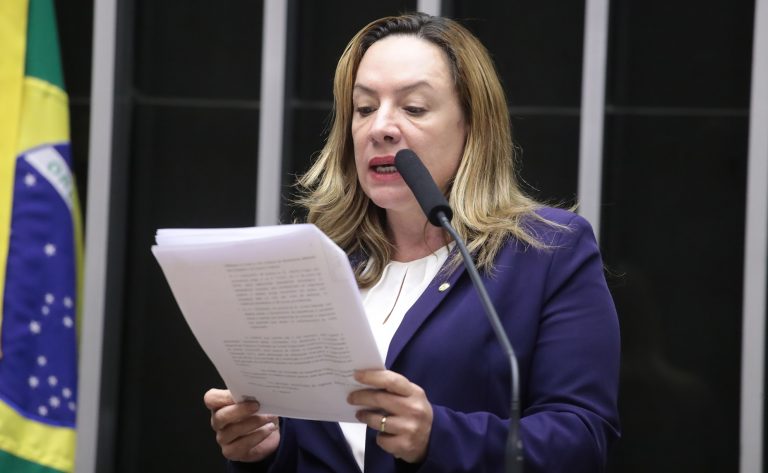 Projeto cria programa para emissão de RG em escolas públicas