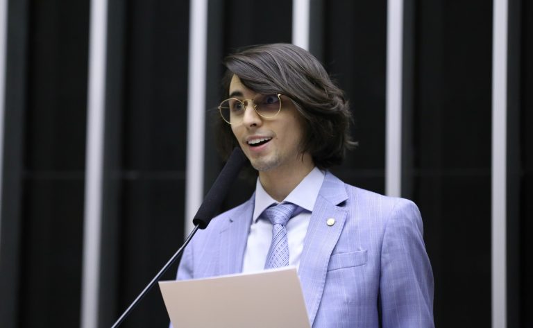 Projeto define crimes e penas específicos para combater discriminação contra pessoas autistas