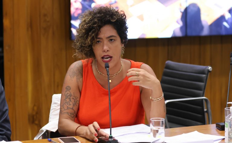 Projeto prevê auxílio emergencial para repatriados forçados