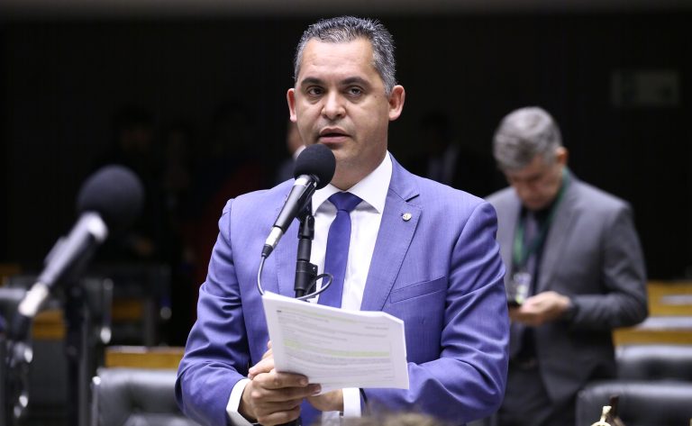 Projeto proíbe ativação de linha pré-paga com DDD diferente do local da compra