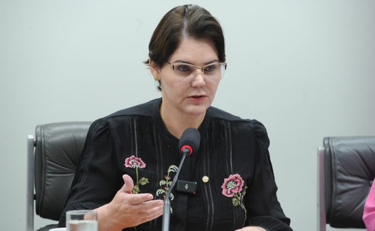 Projeto suspende portaria que regulariza ocupação em florestas públicas por povos tradicionais