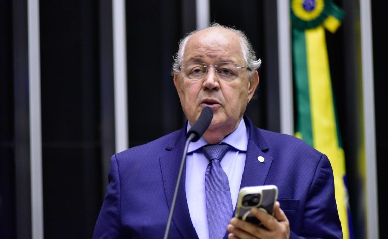 Proposta suspende cessão de automóveis elétricos para Presidência da República