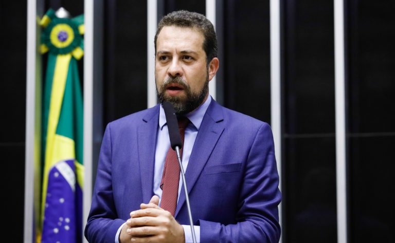 Proposta torna crime obter vantagem econômica por meio de notícia falsa