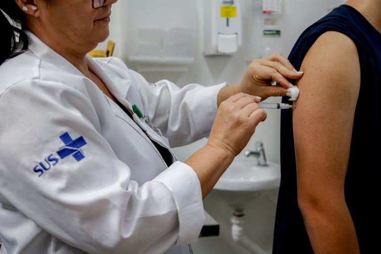 Rio amplia para 18 anos faixa etária para vacinação da dengue