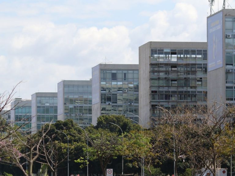 Seminário debate possível fim do Regime Jurídico Único dos servidores públicos