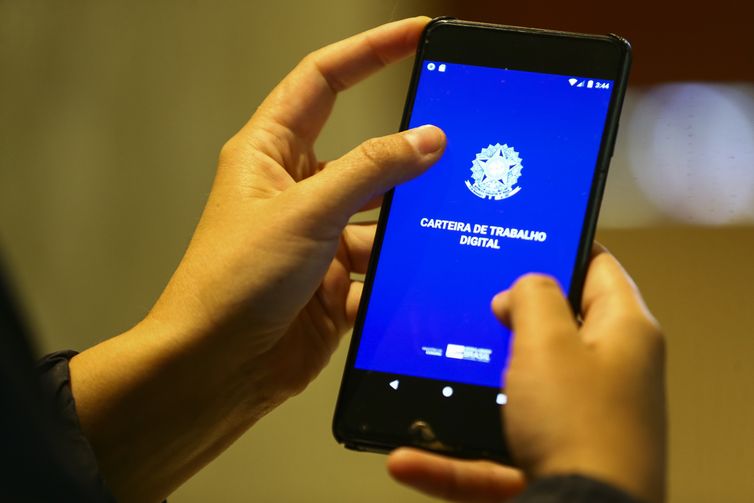 Brasil registrou 71,5 mil postos formais de trabalho em março