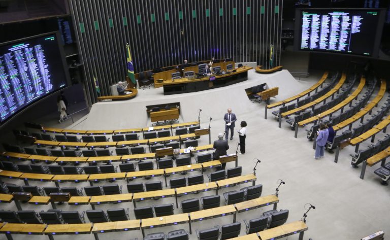 Câmara analisa MP que destina recursos para combate à seca e outras áreas; acompanhe