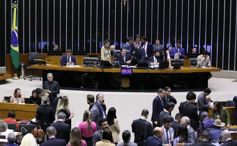 Câmara aprova projeto que obriga SUS a oferecer tratamento completo de lábio leporino