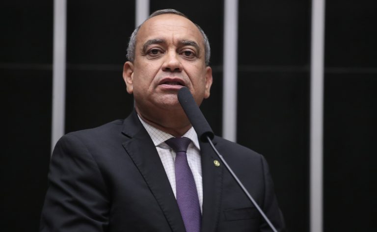 Comissão aprova direito a direto a documentos civis essenciais em braile