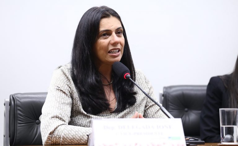 Comissão aprova mudança de regra para concessão de visita a filhos por pai agressor