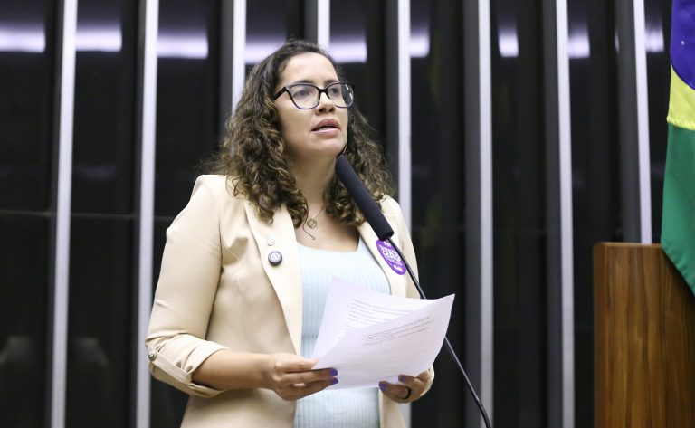 Comissão aprova projeto que facilita atendimento de idosos no serviço público