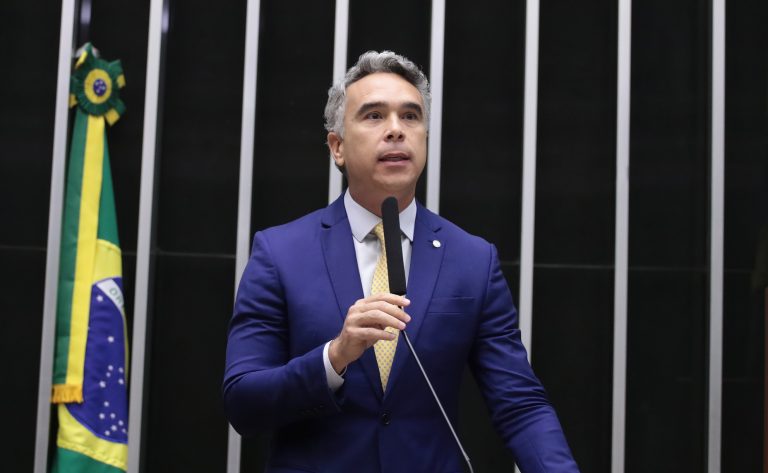 Comissão aprova projeto que inclui saúde mental nos currículos do ensino fundamental e médio
