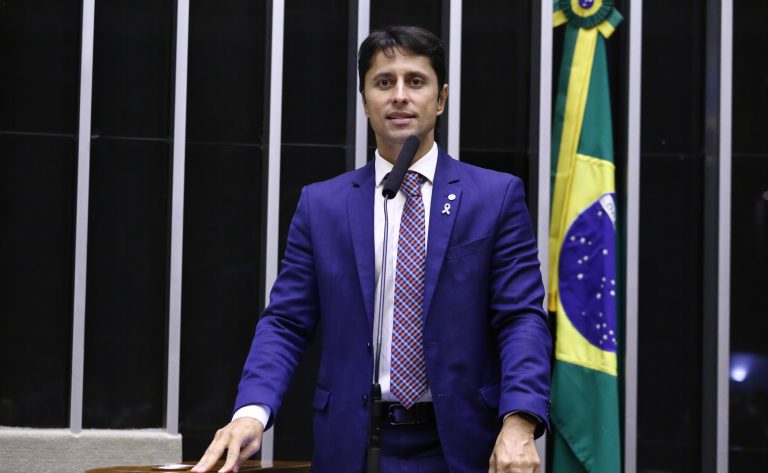 Comissão aprova proposta que detalha papel do cuidador de pessoa com deficiência
