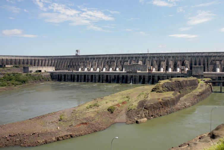 Itaipu registra saldo positivo de US$ 680 milhões em 2024