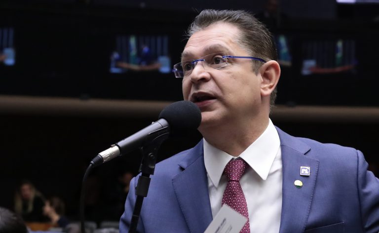 Líder do PL pede urgência para anistia aos envolvidos nos ataques de 8 de janeiro