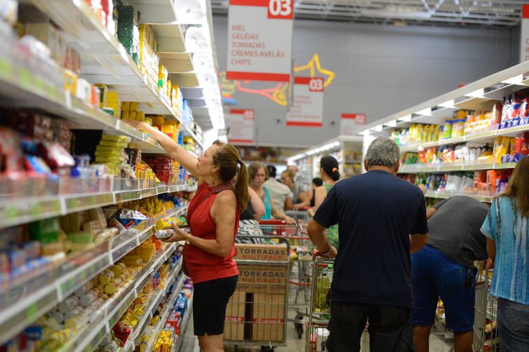 Mercado eleva previsão para expansão da economia em 2025