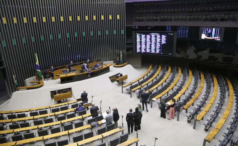 Plenário da Câmara dos Deputados reúne-se nesta manhã para votar acordos internacionais