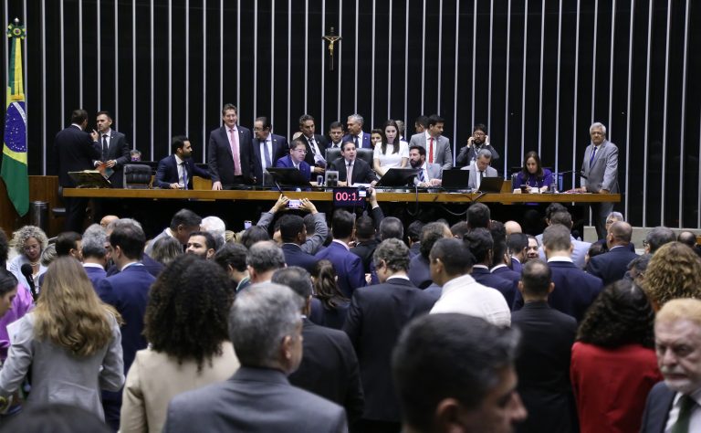 Plenário da Câmara tem 24 projetos em pauta nesta semana