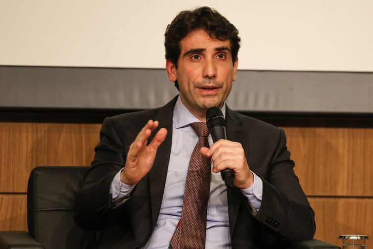 Presidente do BC anuncia uso de Pix como garantia de empréstimos