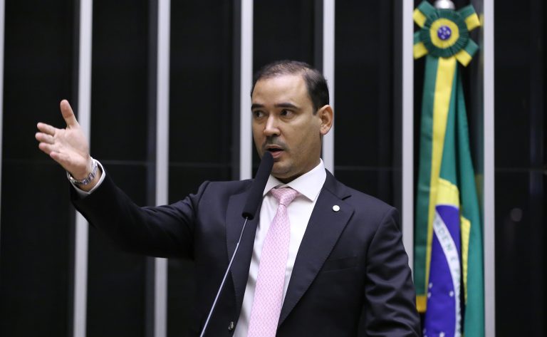 Projeto eleva pena para quem envenena água e alimentos