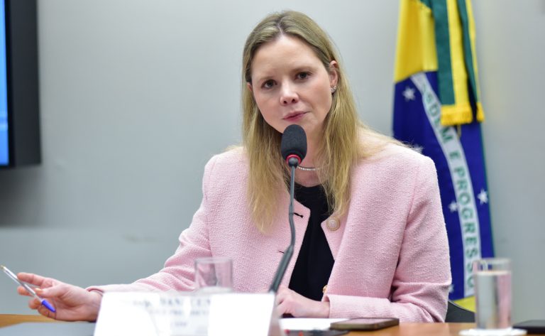 Projeto isenta de tributo as compras internacionais de até US$ 600 por ano