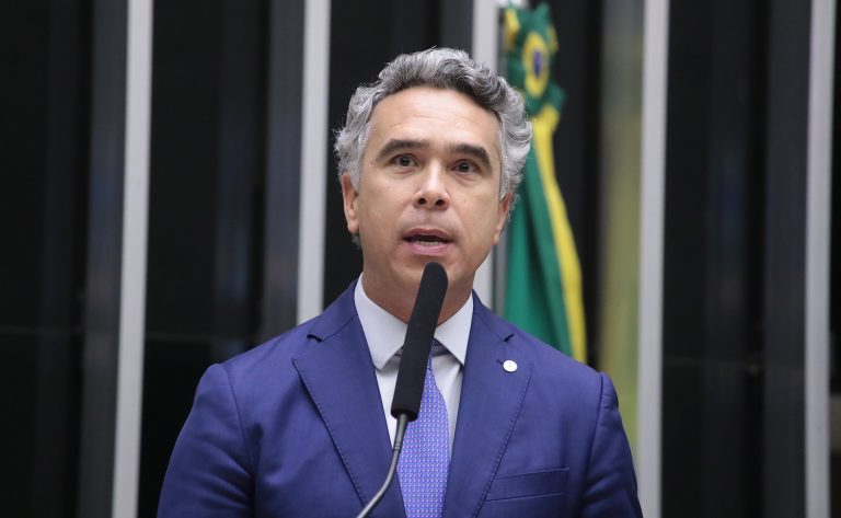 Projeto proíbe bloqueio de perfis de candidatos em redes sociais