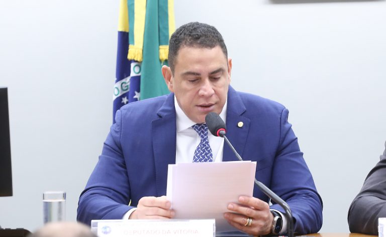 Projeto proíbe empresa com menos de dois anos de atuação de realizar pesquisa eleitoral