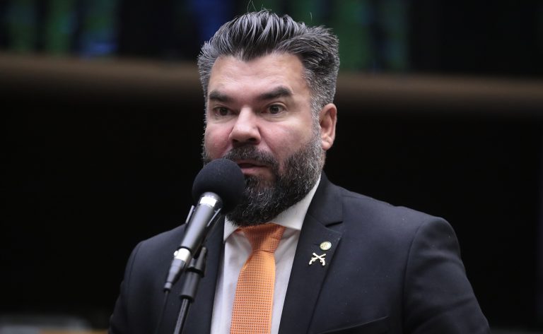 Projeto suspende norma que acabou com benefício tributário para inversor fotovoltaico