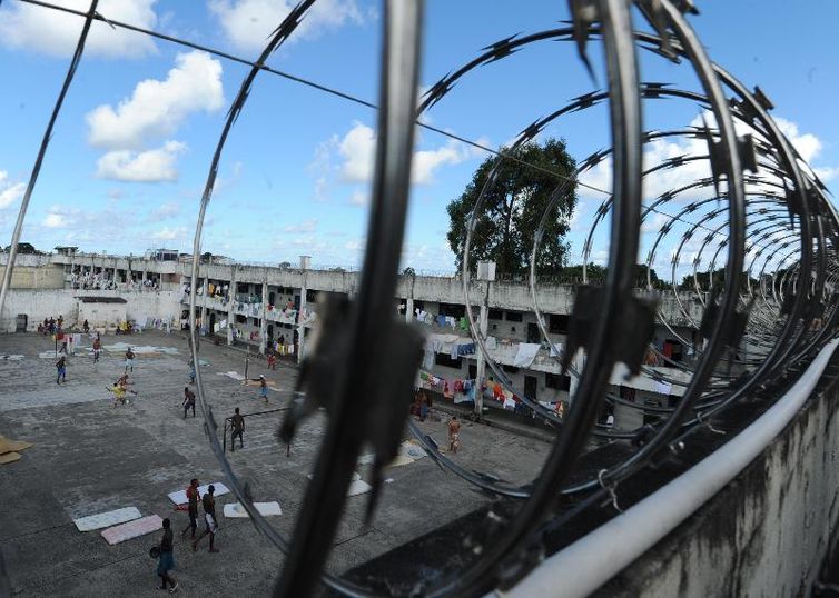 STF decide que prática de revista vexatória em presídios é ilegal