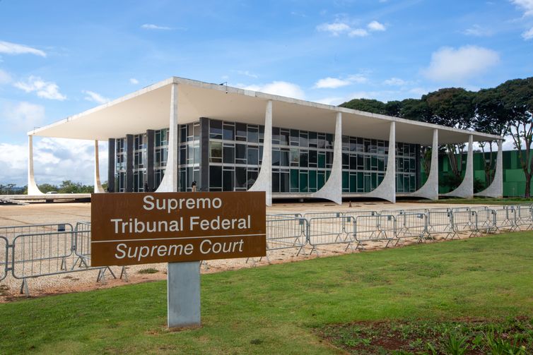 STF valida lei de SP que pune empresas por trabalho escravo 