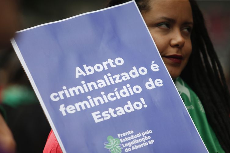 Meninas mães passam de 14 mil e só 1,1% tiveram acesso a aborto legal