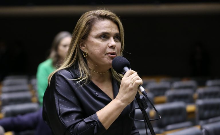 Comissão aprova projeto que prevê apoio a apresentações artísticas nos transportes públicos