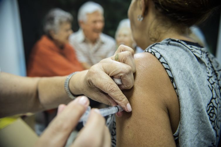 Idosos são os mais atingidos por infecções do vírus da gripe