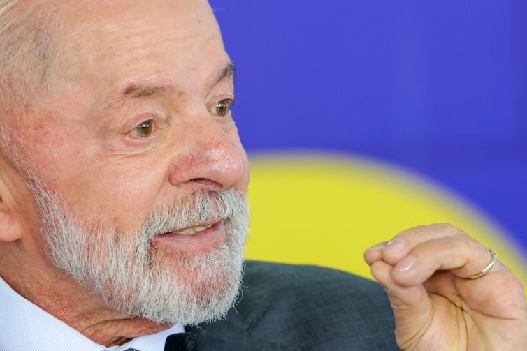 Lula anunciará crédito para entregadores comprarem motos elétricas