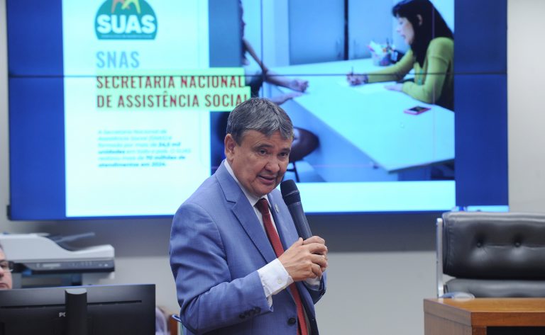 Ministro do Desenvolvimento Social diz que o Brasil está voltando a ser um país de classe média